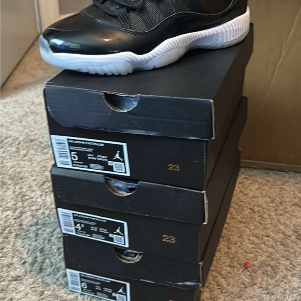 Jordan retro 11s university’s